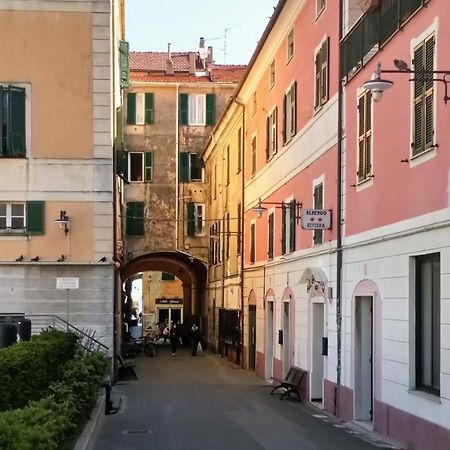 Casa Di Claude 2 Finalmarina Lägenhet Finale Ligure Exteriör bild